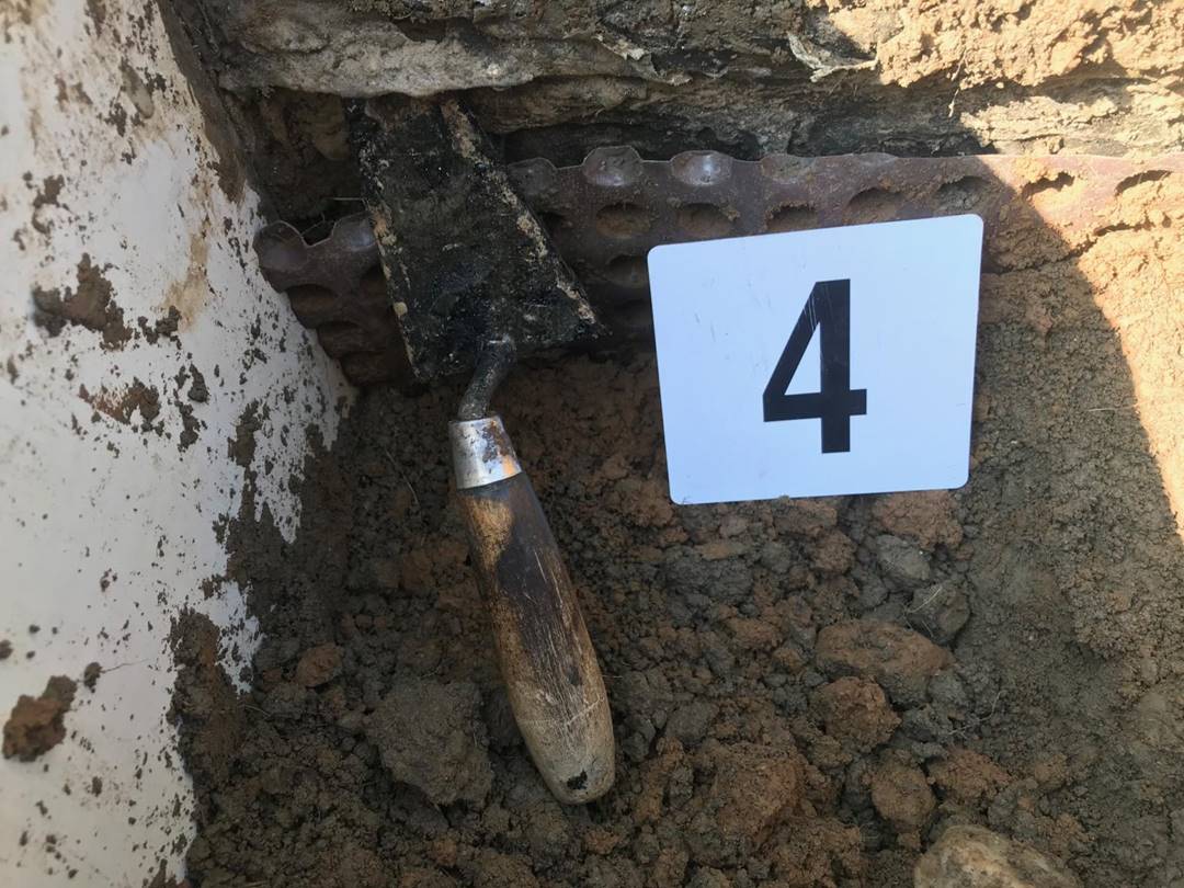 Distacco del risvolto a scendere