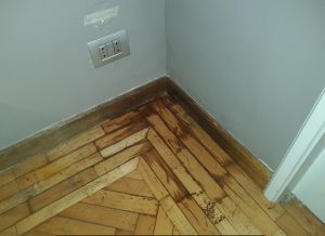 Condensazione su parquet per ponte termico